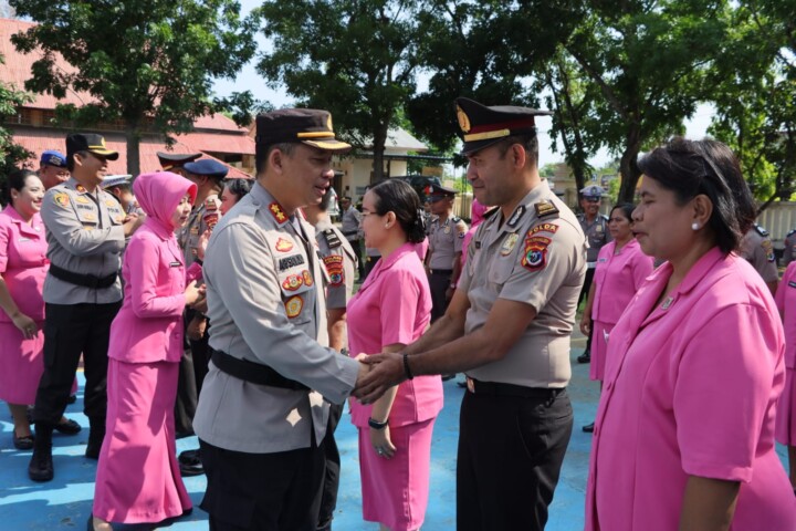 Suasana baru terasa di awal tahun 2024, saat Kepolisian Resor (Polres) Manggarai Barat mengadakan upacara kenaikan pangkat atau Korps Raport.
