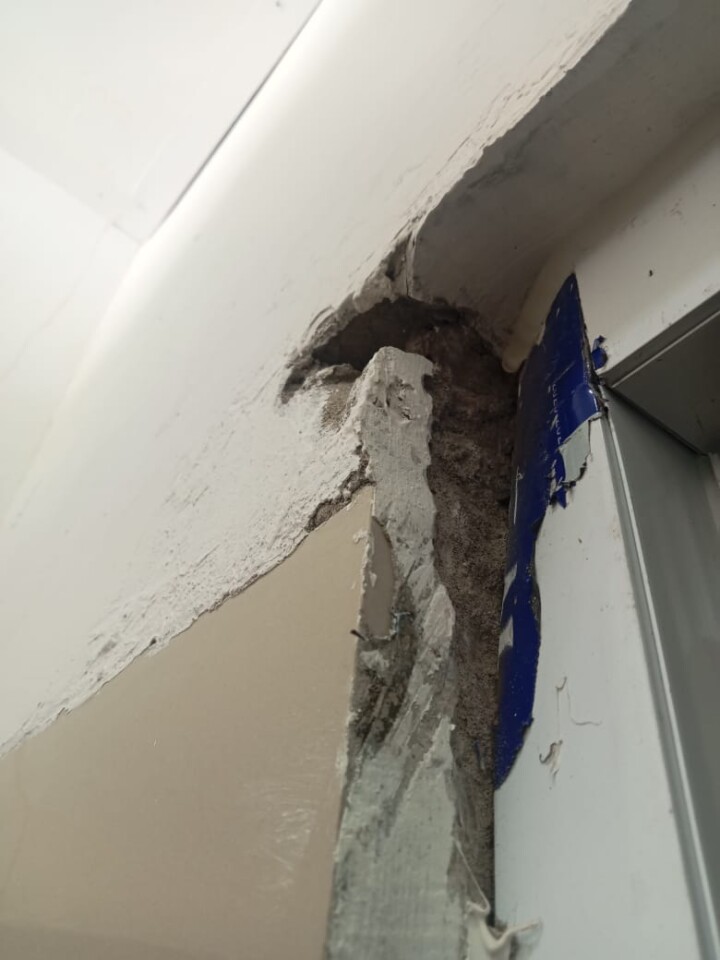 Insiden Heboh Gedung Centra IKM Lembor! Plafon Jebol dan Tembok Retak, Kontraktor Diduga Kerja Asal Jadi 2 IMG 20240119 WA0145