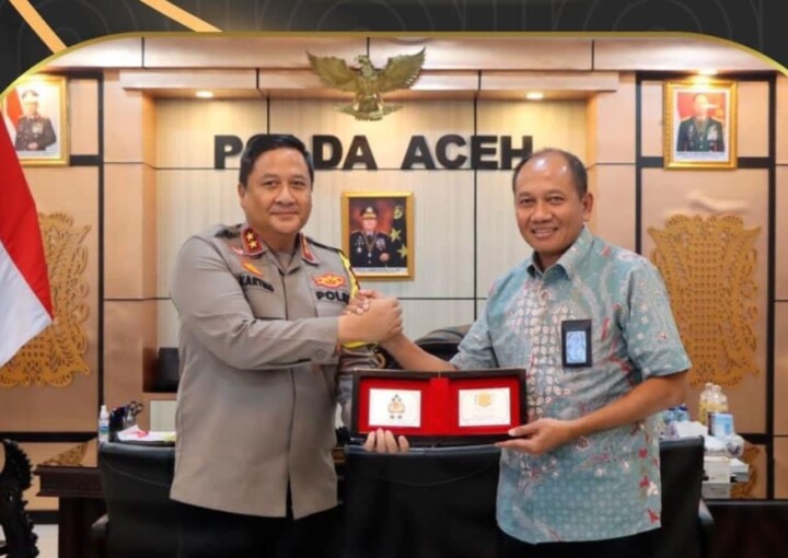 General Manager PT. PLN UID Aceh, Parulian Noviandri, dan sejumlah stafnya melakukan kunjungan ke Polda Aceh pada hari Kamis (11/1/2024) siang.