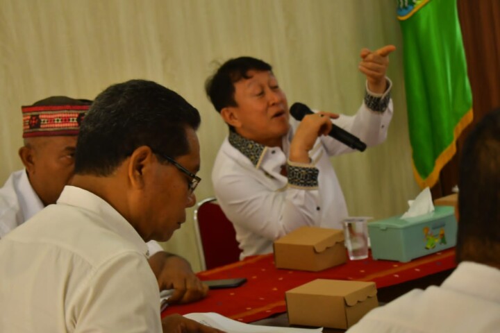 Wakil Bupati Manggarai Barat, dr. Yulianus Weng, M.Kes, memimpin rapat koordinasi dengan beberapa instansi, dengan agenda terkait dampak kekeringan berkepanjangan yang melanda Kecamatan Boleng Kabupaten Manggarai Barat. Kekeringan berkepanjangan, menyebabkan terjadinya gagal tanam.