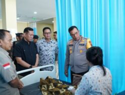 Kapolda NTT Kunjungi Korban Kebakaran Asrama Brimob