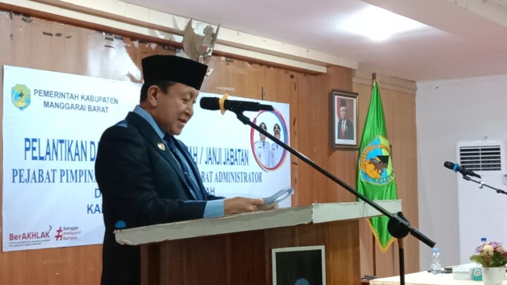Suasana aula kantor Bupati Manggarai Barat, Nusa Tenggara Timur (NTT), dipenuhi antusiasme dan harapan saat Pemerintah Kabupaten Manggarai Barat menggelar kegiatan Pelantikan dan Pengambilan sumpah jabatan Pejabat pimpinan tinggi pratama dan pejabat administrator. Pada Senin (5/2/2024) sore.