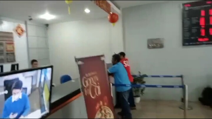 Kekecewaan terjadi di Kota Komba, Borong, Manggarai Timur, ketika Bank Rakyat Indonesia (BRI) Cabang Pembantu disinyalir tidak mencairkan dana operasional Panitia Pemungutan Suara (PPS) dan Kelompok Penyelenggara Pemungutan Suara (KPPS), dengan alasan kas habis.