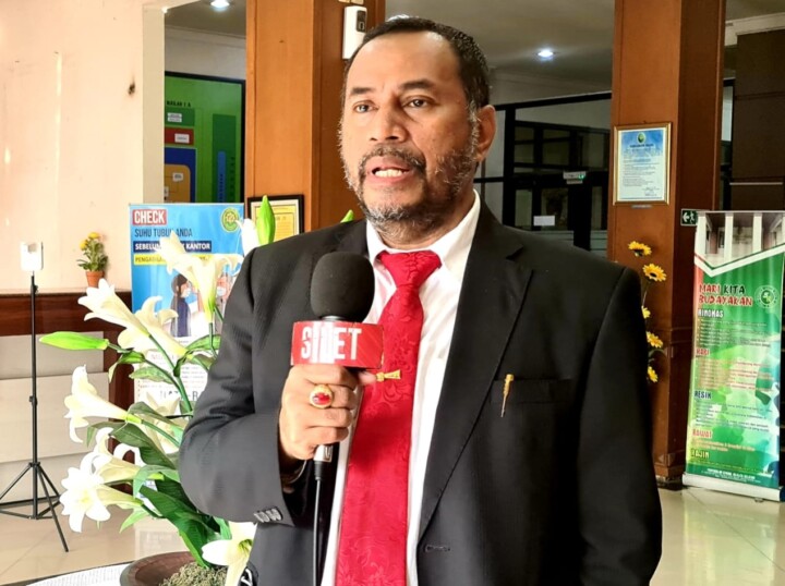 Keputusan hukuman mati oleh Pengadilan Negeri (PN) Sidoarjo terhadap Aryo Anggowo (31), Muhammad Nafik Supriyanto (41), dan Hendrik Anggun Setiawan (33) dalam kasus peredaran sabu narkoba di Pulau Jawa mendapatkan apresiasi tinggi dari pengacara terkemuka, Erles Rareral, S.H.