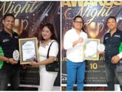 Owner Cafe G20 Komodo Mendapat Penghargaan dari PT. BFI Finance Indonesia di Labuan Bajo