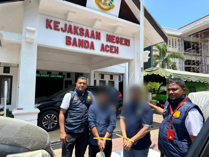 Penyidik Kepolisian Daerah (Polda) Aceh telah menyerahkan dua tersangka kasus korupsi beasiswa Aceh tahun anggaran 2017 ke Kejaksaan Tinggi (Kejati) Aceh.