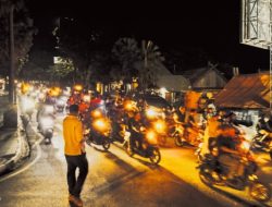 Ratusan Personel Polres Mabar Amankan Malam Takbiran di Kota Labuan Bajo