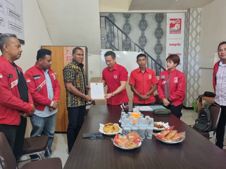 Pesta demokrasi di Nusa Tenggara Timur (NTT) semakin memanas dengan berbagai tokoh yang telah mendaftarkan diri sebagai bakal calon gubernur di beberapa partai politik.