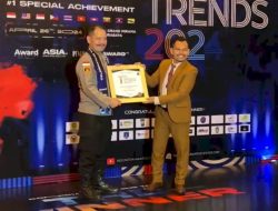 Kepolres Belu Terima Penghargaan Inspiring Profesional and Leadership Award 2024