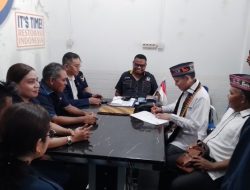 Ketua DPW NasDem NTT Terima Berkas Pendaftaran Bacalon Wali Kota Kupang