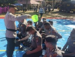 Puluhan Anggota Polri di Labuan Bajo Mandi Kembang dan Disiram AWC