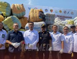 Barang Bukti Impor Dimusnahkan, Kerugian Negara Rp18 Miliar