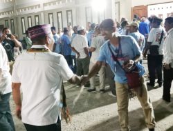 Debat Perdana Pilbup Manggarai Barat Segera Dimulai, Pendukung Memadati Lokasi AJ Hall