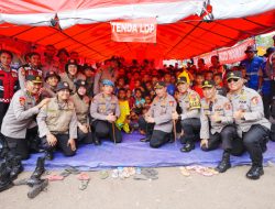 Kapolri Hibur Anak-Anak di Posko Trauma Healing, Pastikan Pendidikan Tetap Berjalan