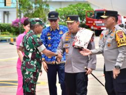 Kapolri Jenderal Listyo Sigit Prabowo Tinjau Korban Erupsi Gunung Lewotobi di NTT