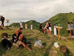 Bukit Anjungan, Destinasi Wisata Viral di Manggarai Barat yang Dongkrak Ekonomi Warga Lokal