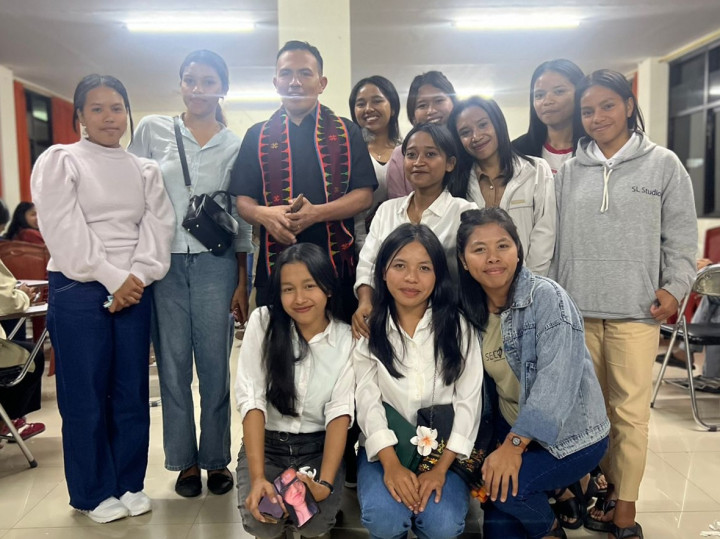 Ketua DPRD Manggarai Barat Hadiri Pelantikan PMK Ruteng, Dorong Mahasiswa Jadi Agen Perubahan 2 IMG 20250622 120653