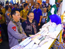 Kapolri Tinjau Bazar Kreasi Bhayangkari Nusantara 2025, Dorong Pertumbuhan UMKM