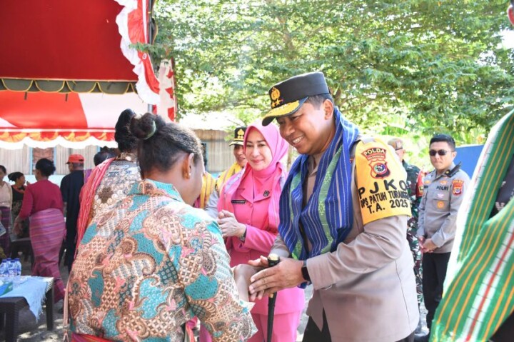 3921 Kapolda NTT Bantu Warga Perbatasan TTU Sumur Bor