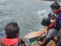 Hari ke-11 Pencarian KM Putri Sakinah, Tim SAR Temukan Serpihan Pintu Kamar Mandi di Perairan Padar