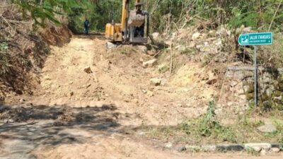 Diduga Suruhan Siheng Palang Jalur Evakuasi di Depan Hotel Bintang Flores, Ada Apa? 
