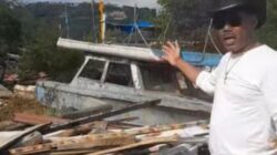 Feri Adu Desak Pemilik Kapal Rongsokan Angkut Bangkai Kapal dari Pulau Bajo: “Pulau Bajo Bukan Tong Sampah Kapal”