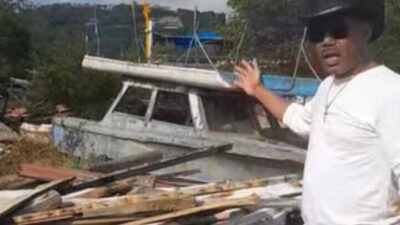 Feri Adu Desak Pemilik Kapal Rongsokan Angkut Bangkai Kapal dari Pulau Bajo: “Pulau Bajo Bukan Tong Sampah Kapal”