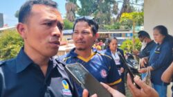 Di Tengah Duka Gempa Flores, Ketua DPRD Mabar Bersama NasDem Salurkan Sembako untuk Warga Terdampak