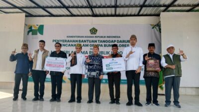 Menteri Agama Serahkan Bantuan Rp3 Miliar untuk Korban Gempa Flores, Tekankan Persaudaraan dan Toleransi Antarumat Beragama
