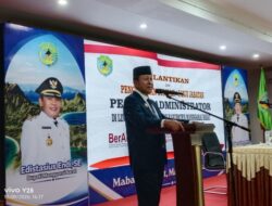 Wabup Yulianus Weng Lantik 11 Pejabat Administrator, Tegaskan Jabatan Adalah Amanah